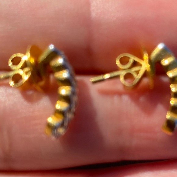 New Natural Diamond Heart Hoop Earrings in 18k Solid Gold - Picture 10 of 11